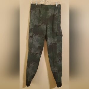 Green Tactical Cargo Sweat Pants with Tapered Fit (M)
